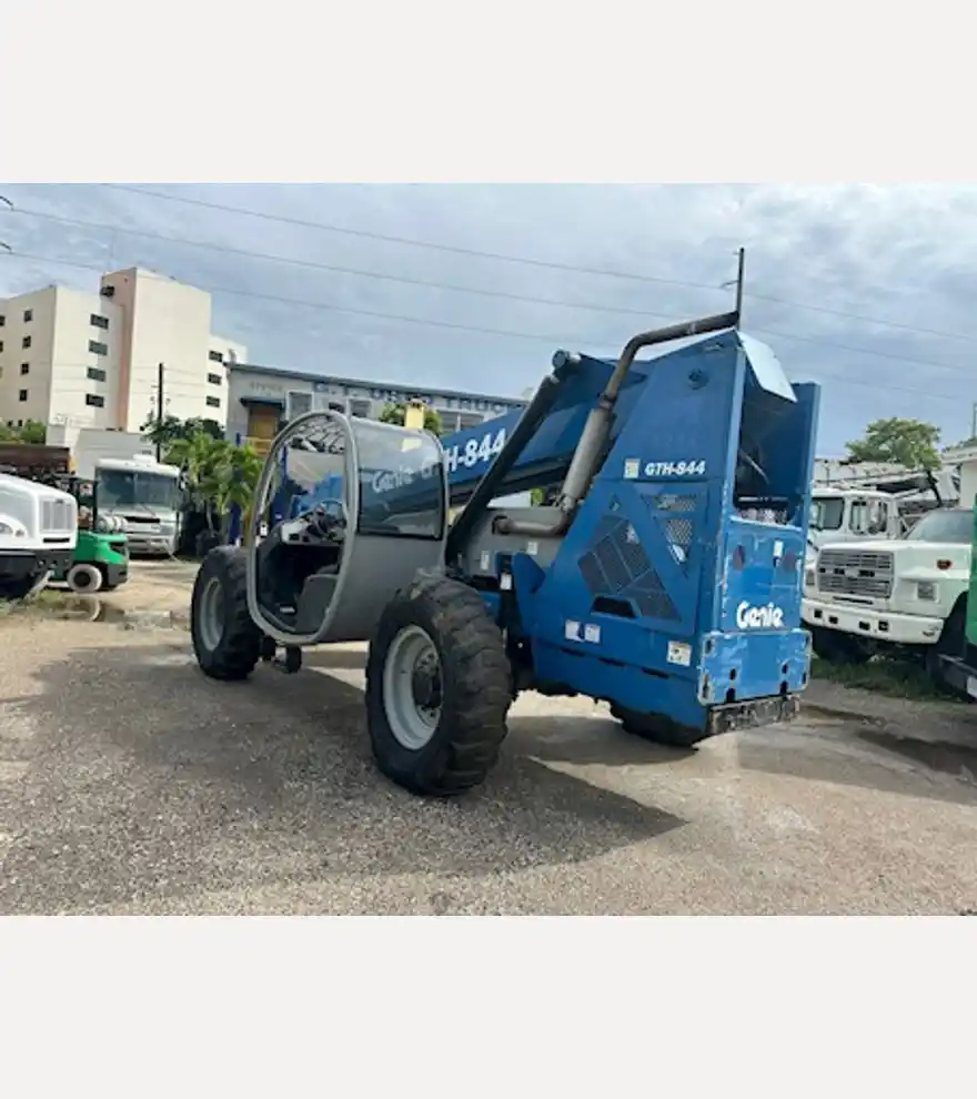 2010 Genie GTH 844 Telehandler Lift - Genie Forklifts - genie-forklifts-gth-844-telehandler-lift-ce322e23-7.jpg
