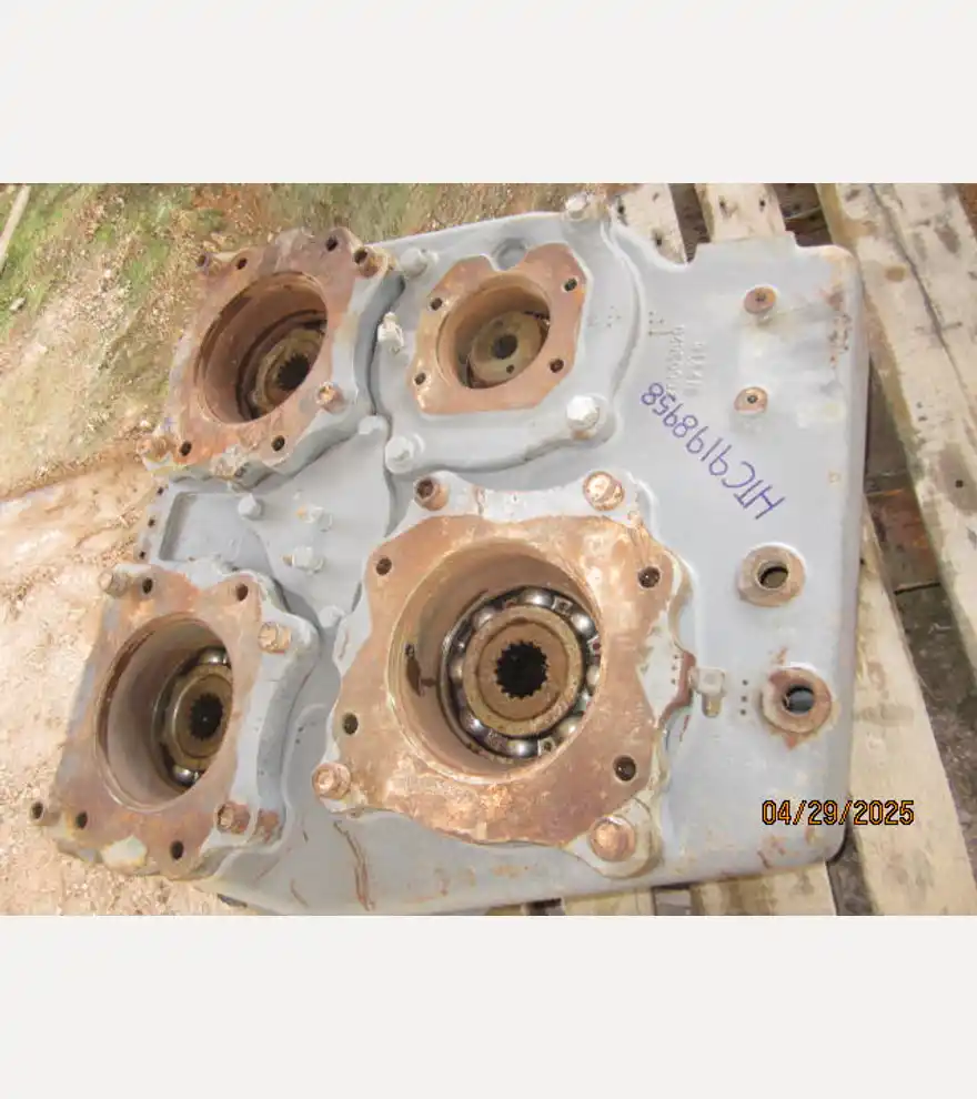  Hitachi 9198958 Gearbox - Hitachi Excavators - hitachi-excavators-9198958-gearbox-9943efda-3.JPG