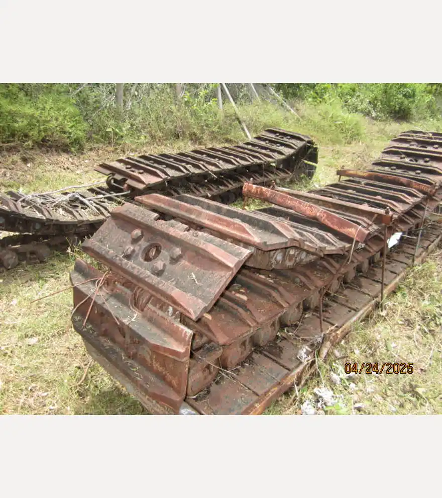  Hitachi 9237916 Track Link Ass'y - Hitachi Excavators - hitachi-excavators-9237916-track-link-ass-y-99023c1e-1.JPG