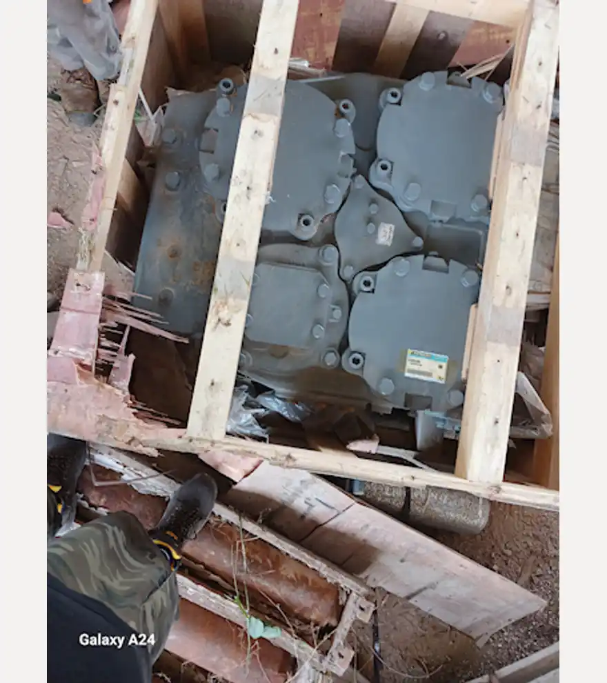  Hitachi 9272551 Pump - Hitachi Excavators - hitachi-excavators-9272551-pump-59096906-2.jpg