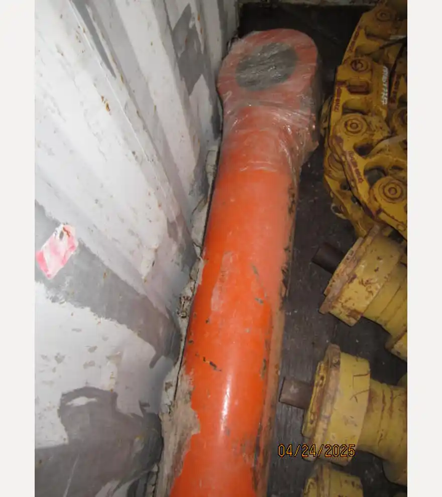  Hitachi Boom Cylinder 4665310, 4682480 - Hitachi Excavators - hitachi-excavators-boom-cylinder-4665310-4682480-dc92a74c-3.JPG