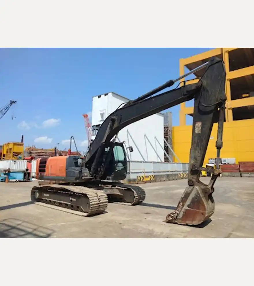 2015 Hitachi ZX200LC-5G - Hitachi Excavators - hitachi-excavators-zx200lc-5g-c48c7f92-8.jpeg