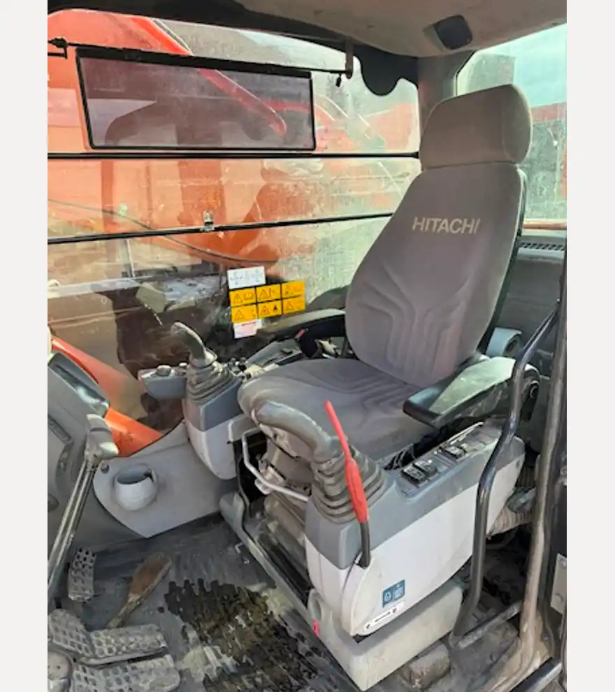 2017 Hitachi ZX690LCR-6 - Hitachi Excavators - hitachi-excavators-zx690lcr-6-108f7638-18.JPEG