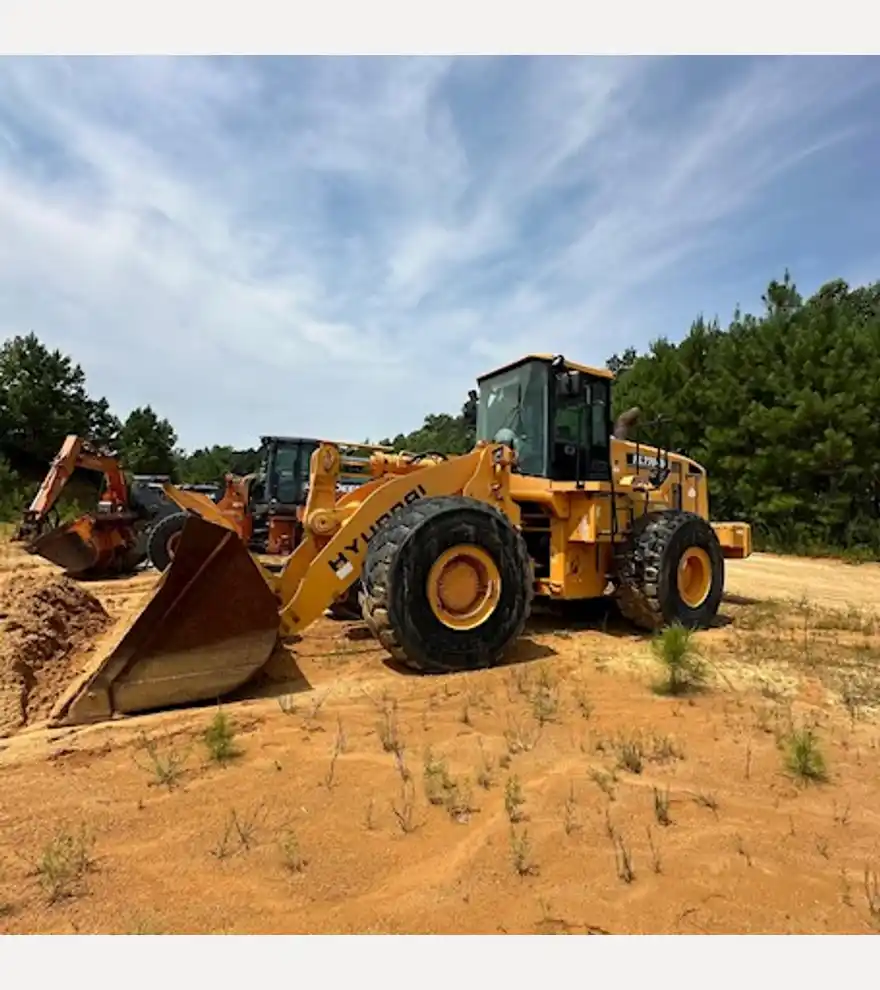 2007 Hyundai HL770-7A Wheel Loader - Hyundai Loaders - hyundai-loaders-hl770-7a-wheel-loader-3e4a34aa-1.jpg