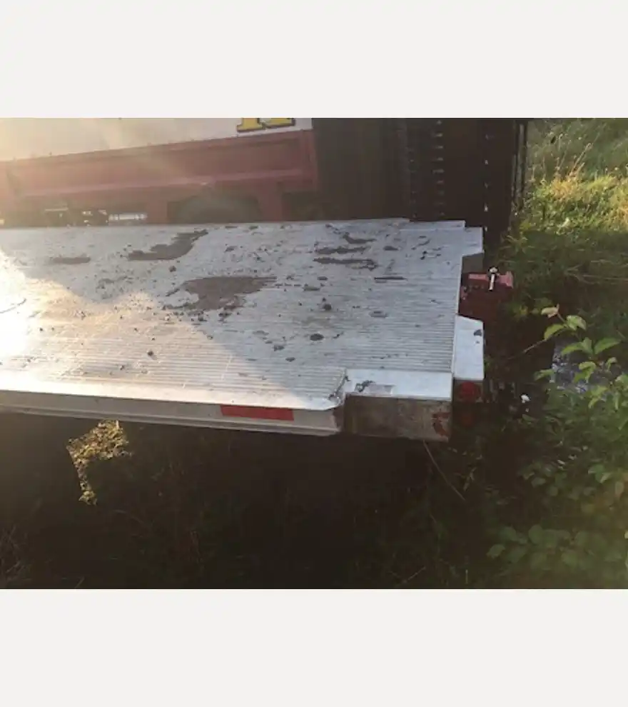 2006 International 4300 Flatbed - International Cab Chassis Trucks - international-cab-chassis-trucks-4300-flatbed-0bf3c15b-1.JPG