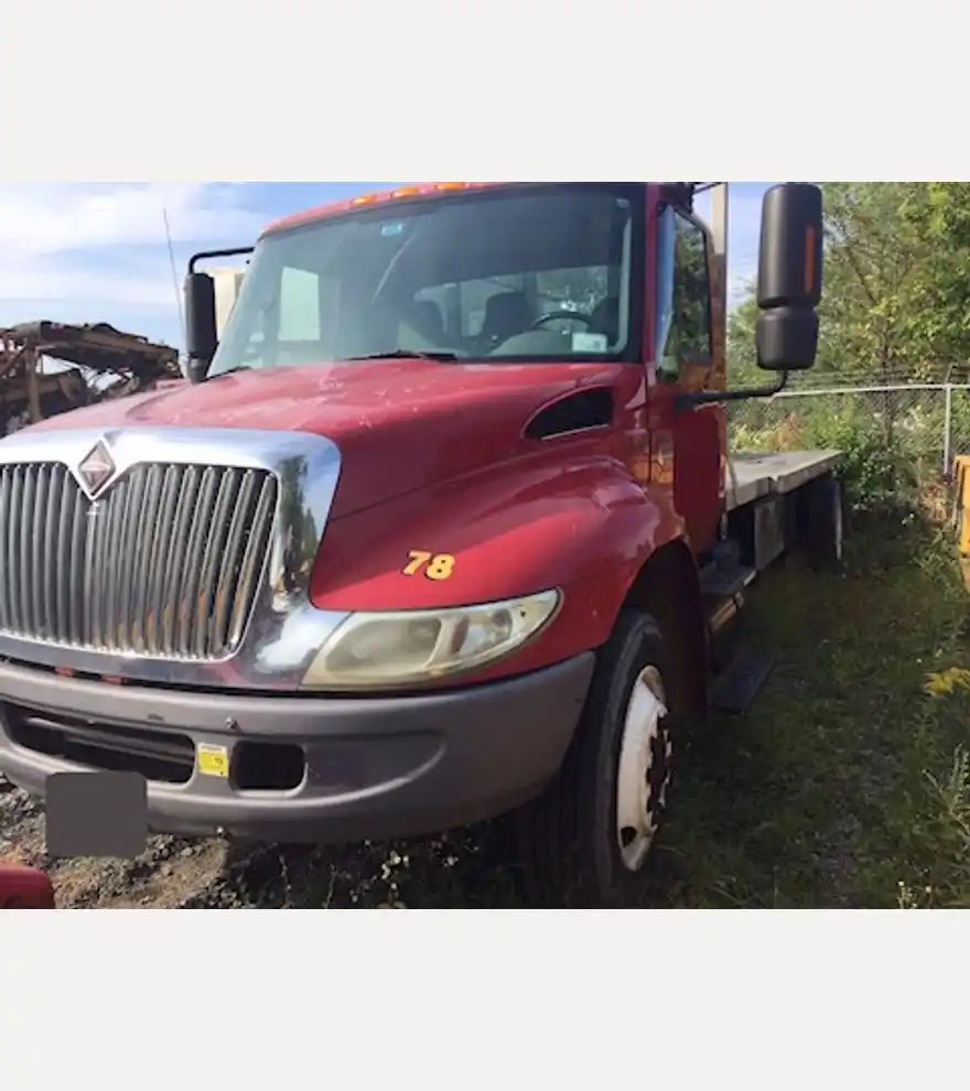 2006 International 4300 Flatbed - International Cab Chassis Trucks - international-cab-chassis-trucks-4300-flatbed-0bf3c15b-4.jpg