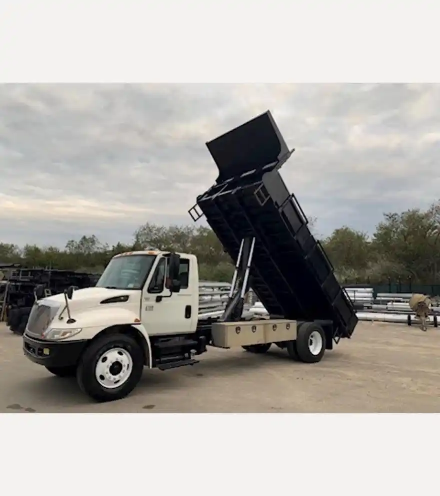 2006 International 4300 - International Dump Trucks - international-dump-trucks-4300-bfaaff5f-13.jpg