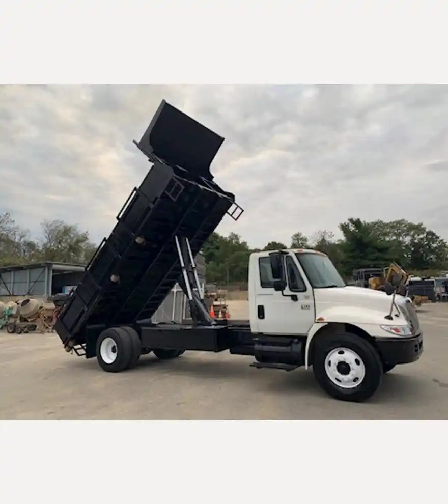 2006 International 4300 - International Dump Trucks - international-dump-trucks-4300-bfaaff5f-14.jpg