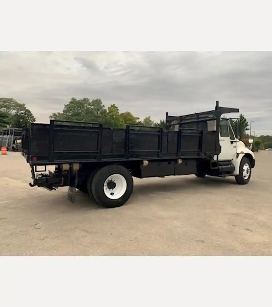 2006 International 4300 - International Dump Trucks - international-dump-trucks-4300-bfaaff5f-4.jpg