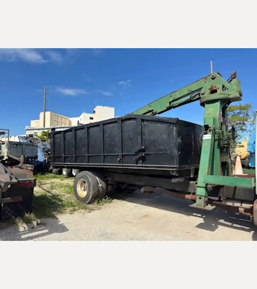 2000 International 4700 Grapple Truck - International Dump Trucks - international-dump-trucks-4700-grapple-truck-1fe27820-3.jpeg