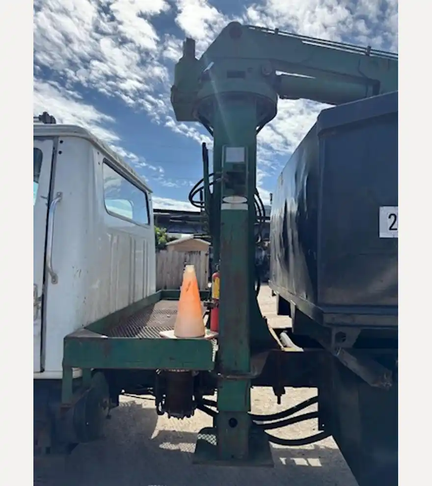 2000 International 4700 Grapple Truck - International Dump Trucks - international-dump-trucks-4700-grapple-truck-1fe27820-5.jpeg