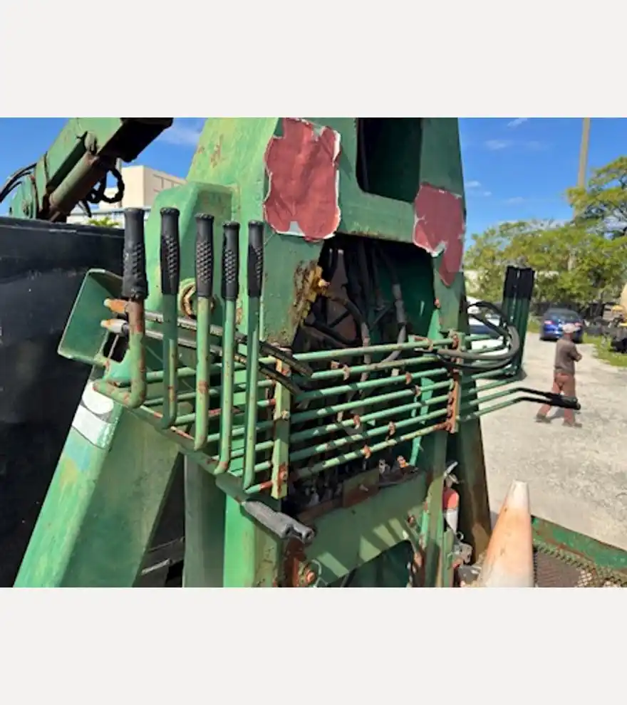 2000 International 4700 Grapple Truck - International Dump Trucks - international-dump-trucks-4700-grapple-truck-1fe27820-7.jpeg