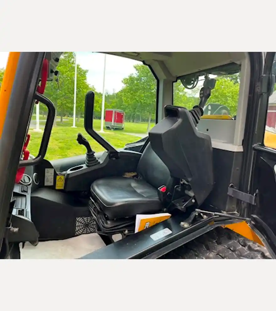 2018 JCB 300T - JCB Skid Steers - jcb-skid-steers-300t-d63a9c76-5.jpg