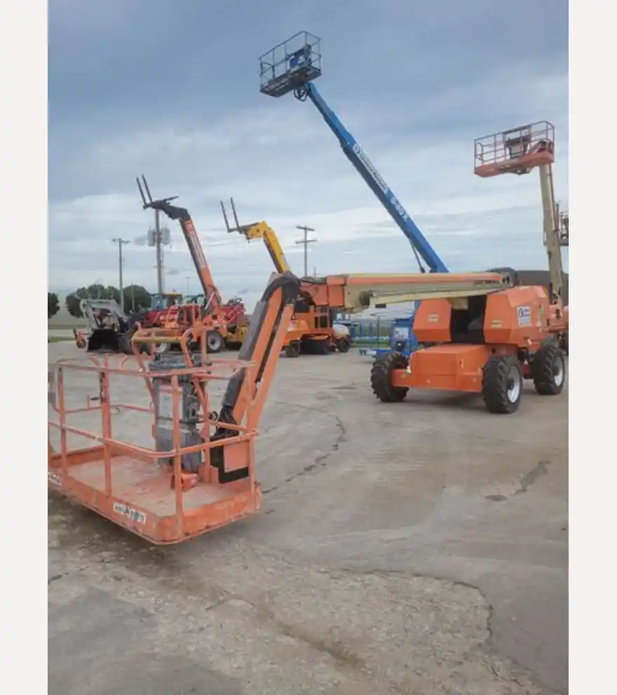 2017 JLG 660SJ - JLG Boom Trucks - jlg-boom-trucks-660sj-07d1b199-2.jpeg