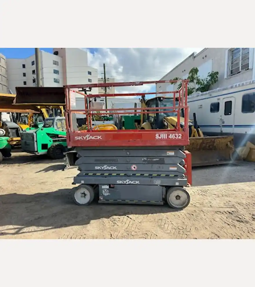 2016 JLG 32' Electric Scissor Lift - JLG Other Lifts & Handlers - jlg-other-lifts-handlers-32-electric-scissor-lift-98338424-1.jpg