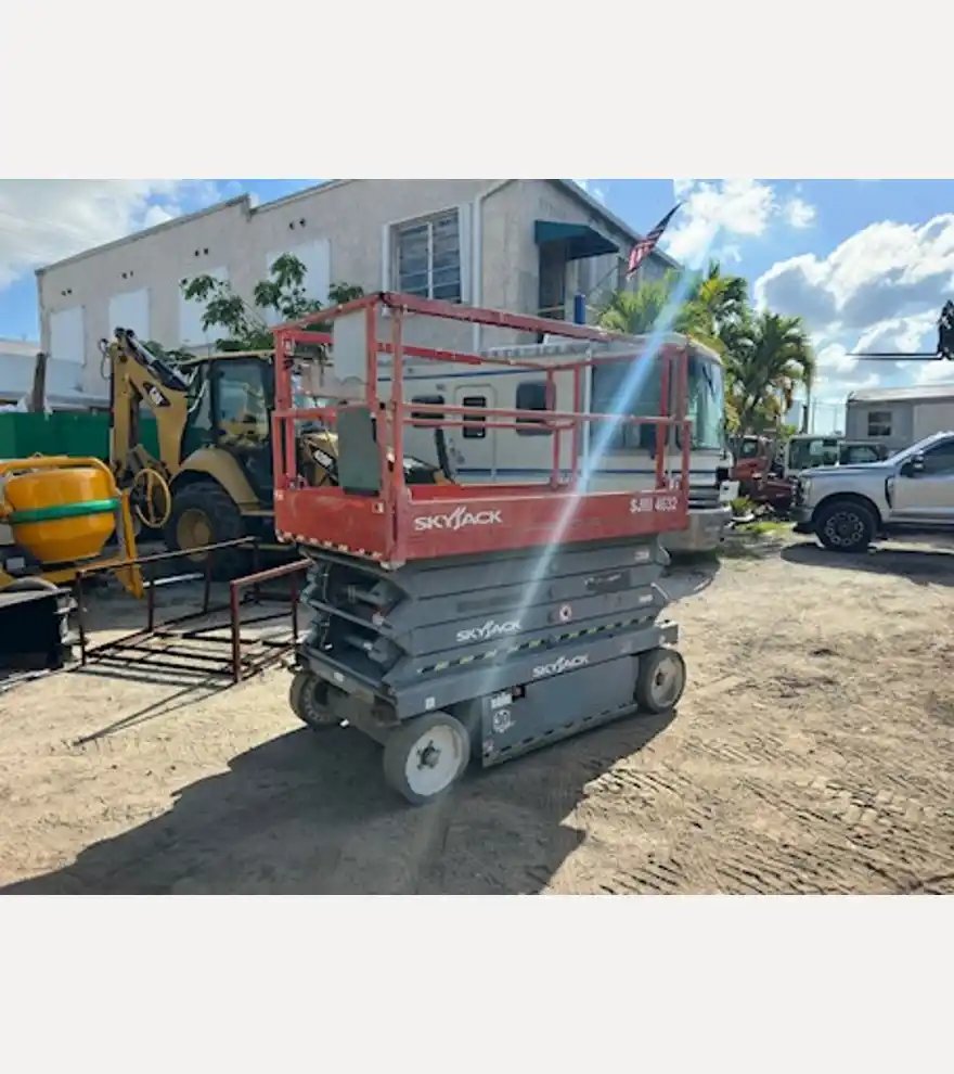 2016 JLG 32' Electric Scissor Lift - JLG Other Lifts & Handlers - jlg-other-lifts-handlers-32-electric-scissor-lift-98338424-4.jpg