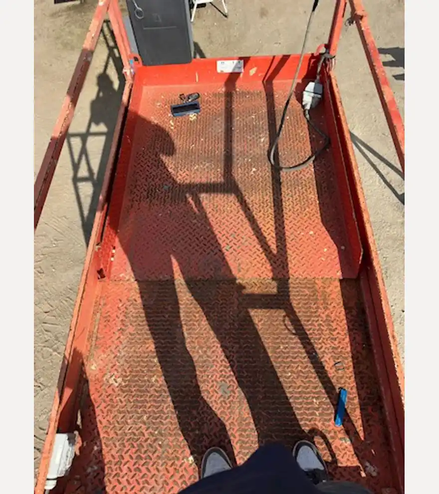 2016 JLG 32' Electric Scissor Lift - JLG Other Lifts & Handlers - jlg-other-lifts-handlers-32-electric-scissor-lift-98338424-9.jpg