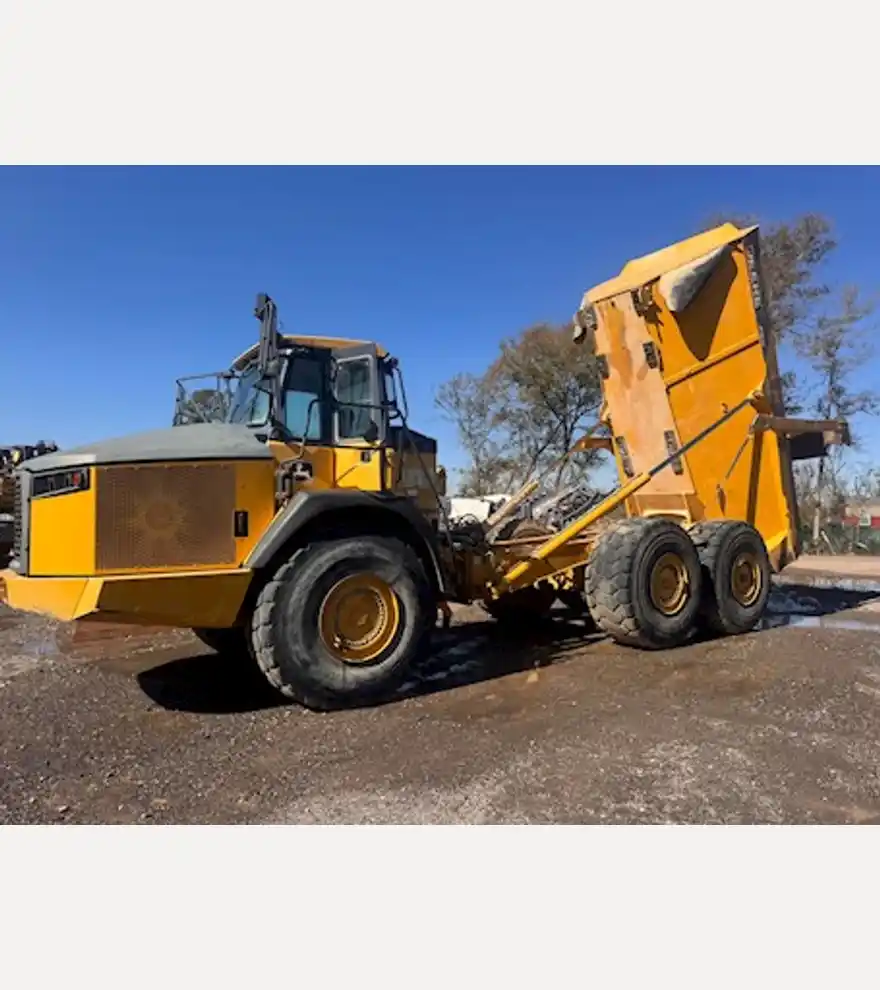 2014 John Deere 410E - John Deere Dump Trucks - john-deere-dump-trucks-410e-41d3a5bd-3.jpeg