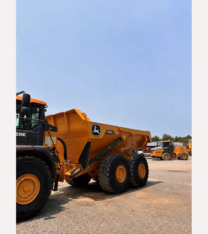 2022 John Deere 410E-II - John Deere Dump Trucks - john-deere-dump-trucks-410e-ii-8beade21-2.png
