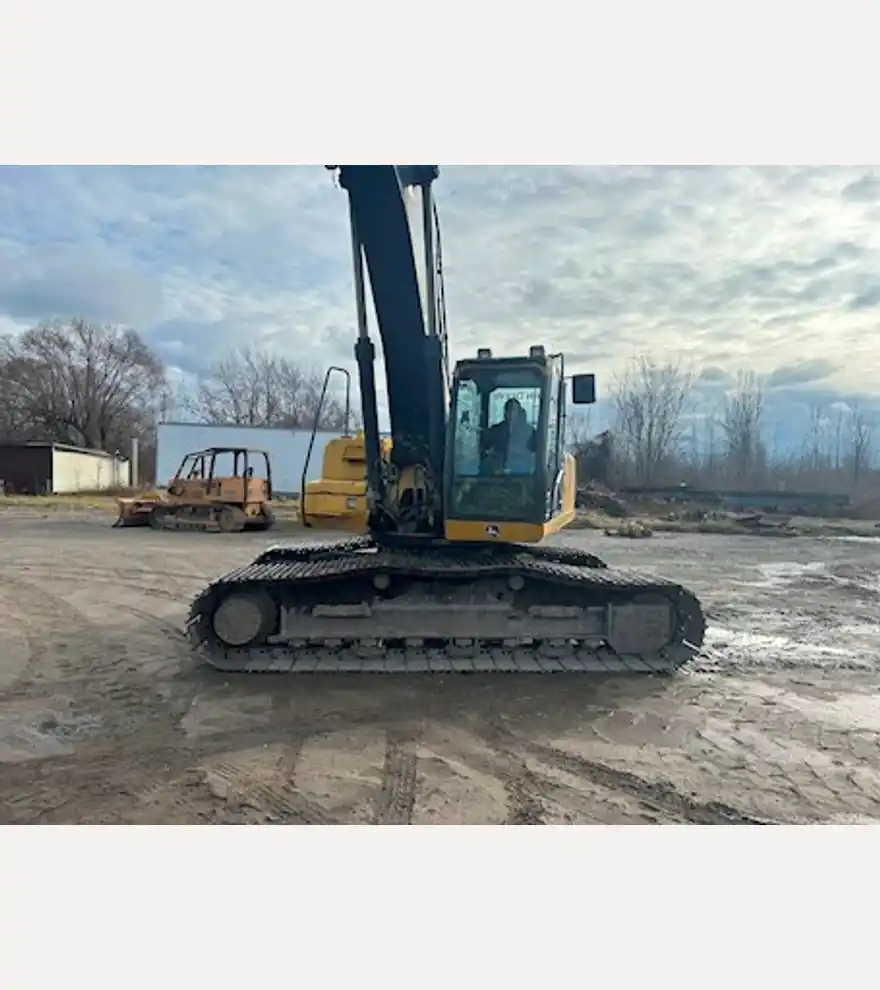 2012 John Deere 350G Excavator - John Deere Excavators - john-deere-excavators-350g-excavator-5d54e450-3.JPEG