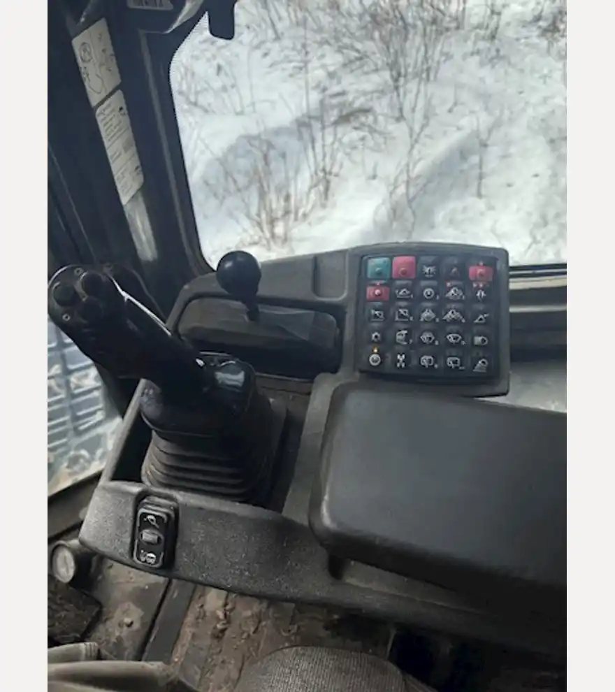 2012 John Deere 644K - John Deere Loaders - john-deere-loaders-644k-b414a5b6-10.jpg
