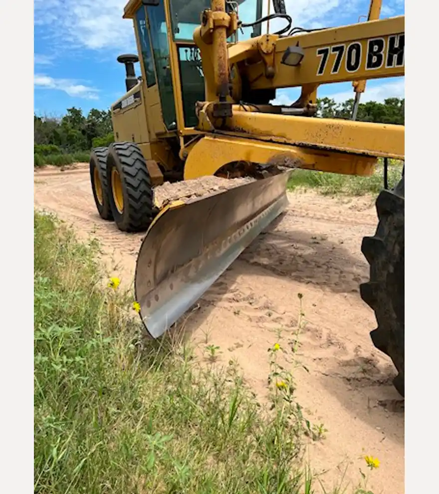 1995 John Deere 770BH Motor Grader - John Deere Motor Grader - john-deere-motor-grader-770bh-motor-grader-3d946108-4.jpg