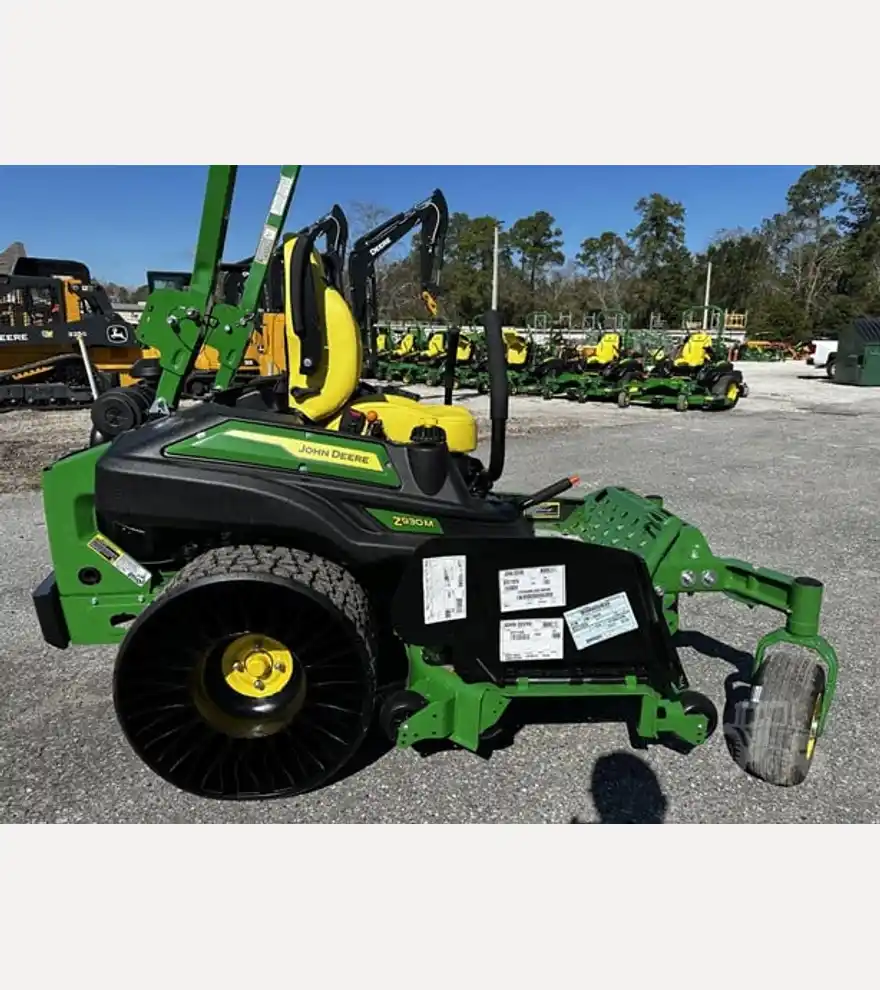 2025 John Deere Z930M - John Deere Skid Steers - john-deere-skid-steers-z930m-5bd64029-2.jpg