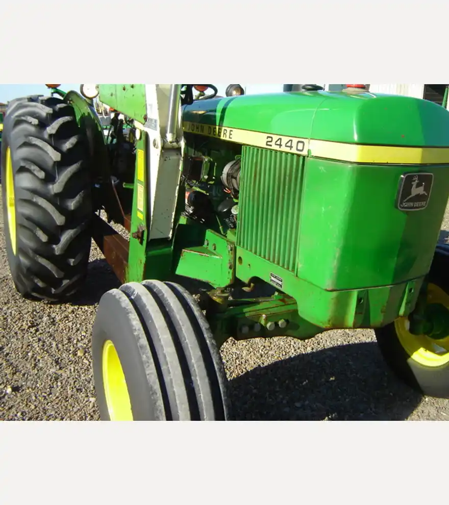  John Deere 2440 - John Deere Tractors - john-deere-tractors-2440-3c3c293b-4.JPG