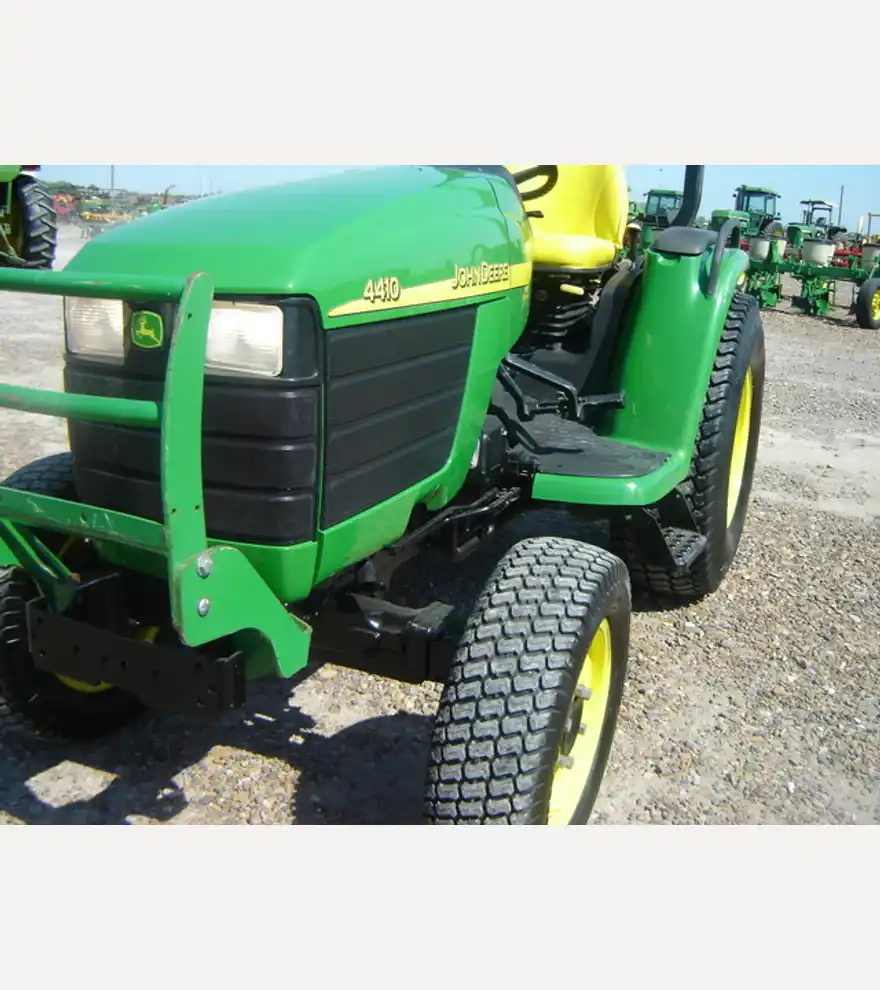  John Deere 4410 - John Deere Tractors - john-deere-tractors-4410-28563326-1.JPG