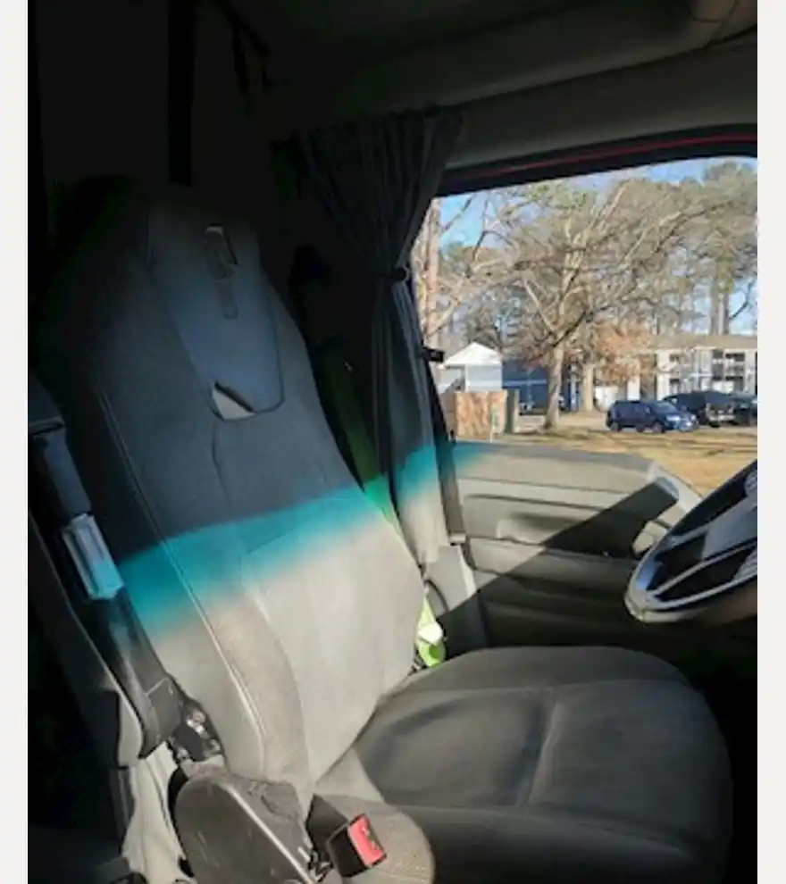 2016 Kenworth T680 - Kenworth Cab Chassis Trucks - kenworth-cab-chassis-trucks-t680-36b8861a-1.jpg