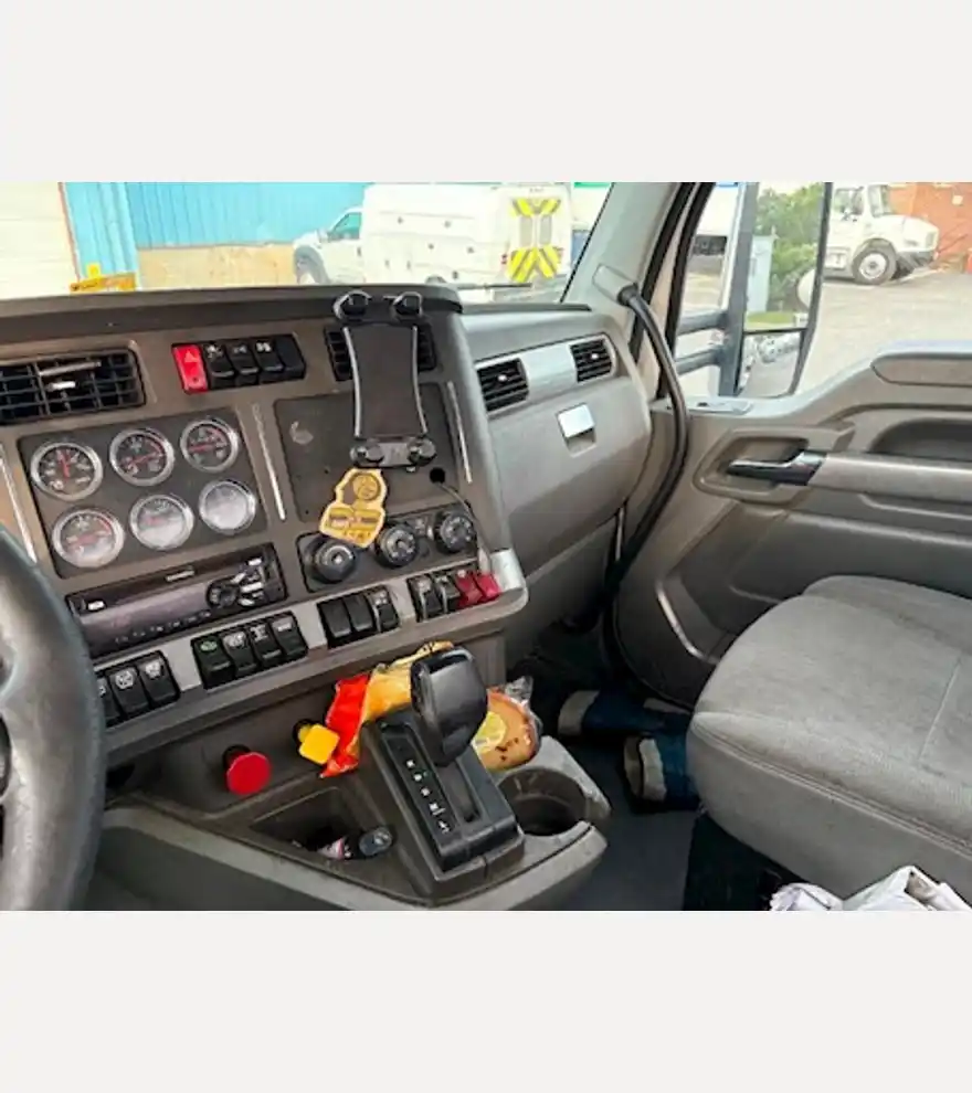 2017 Kenworth T880 Road Tractor - Kenworth Other Trucks & Trailers - kenworth-other-trucks-trailers-t880-road-tractor-8bd21799-6.jpeg