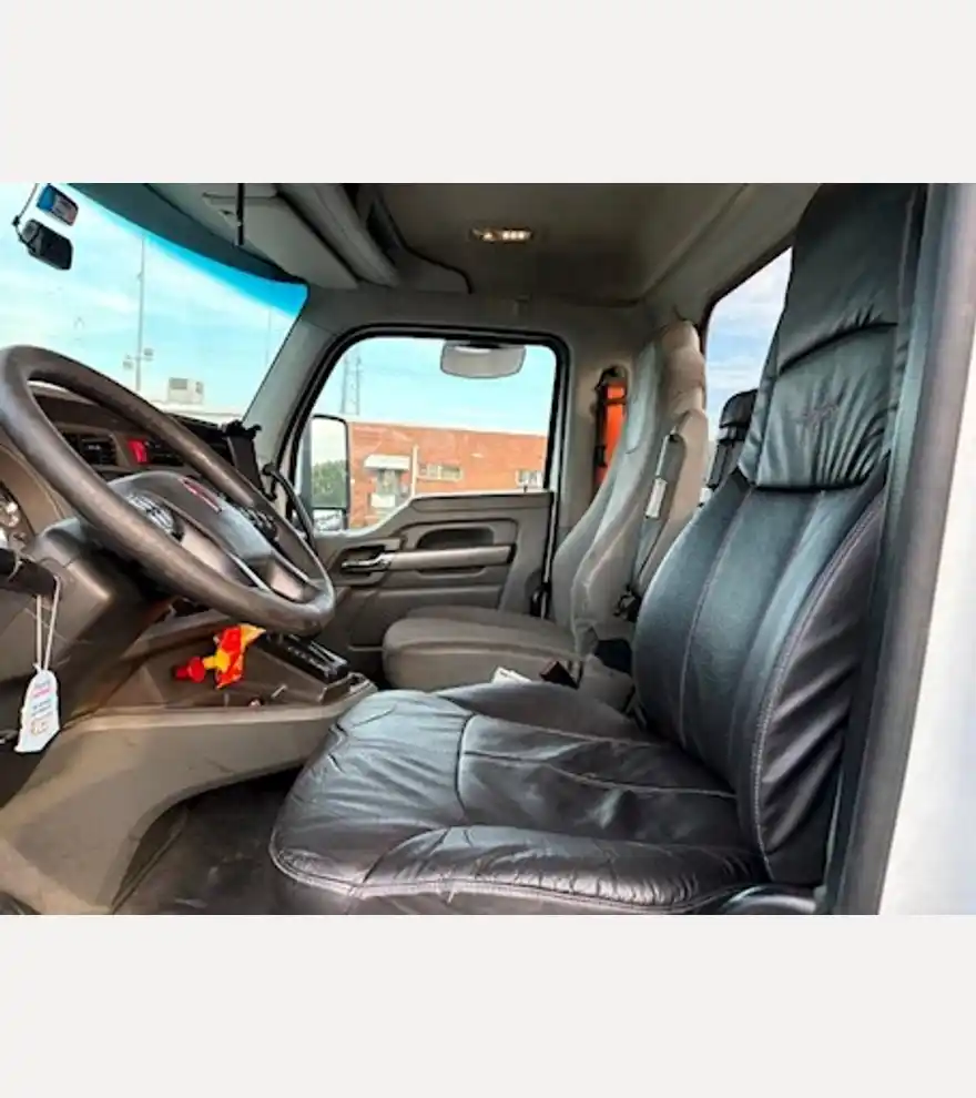 2017 Kenworth T880 Road Tractor - Kenworth Other Trucks & Trailers - kenworth-other-trucks-trailers-t880-road-tractor-8bd21799-7.jpeg