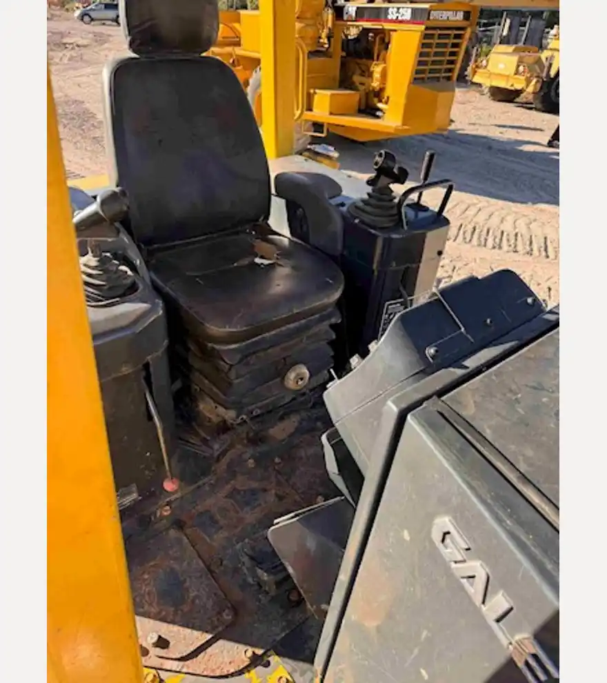 2009 Komatsu D39EX-21 - Komatsu Bulldozers - komatsu-bulldozers-d39ex-21-aa871d12-15.jpeg