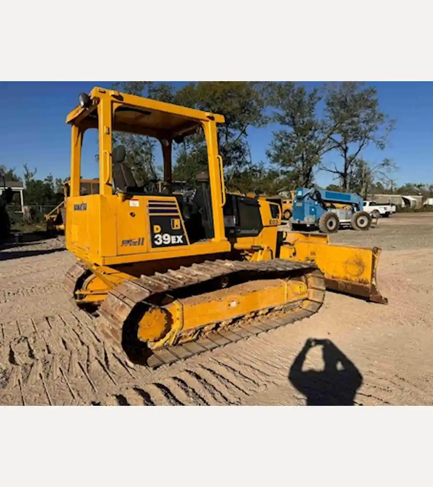 2009 Komatsu D39EX-21 - Komatsu Bulldozers - komatsu-bulldozers-d39ex-21-aa871d12-3.jpeg