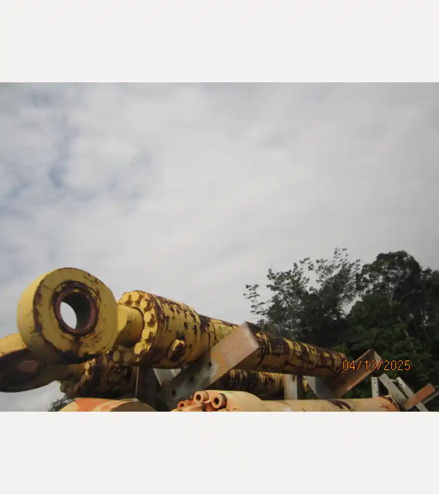  Komatsu 707-01-XZ501 Boom Cylinder - Komatsu Excavators - komatsu-excavators-70701xz501-boom-cylinder-88be2d49-1.JPG