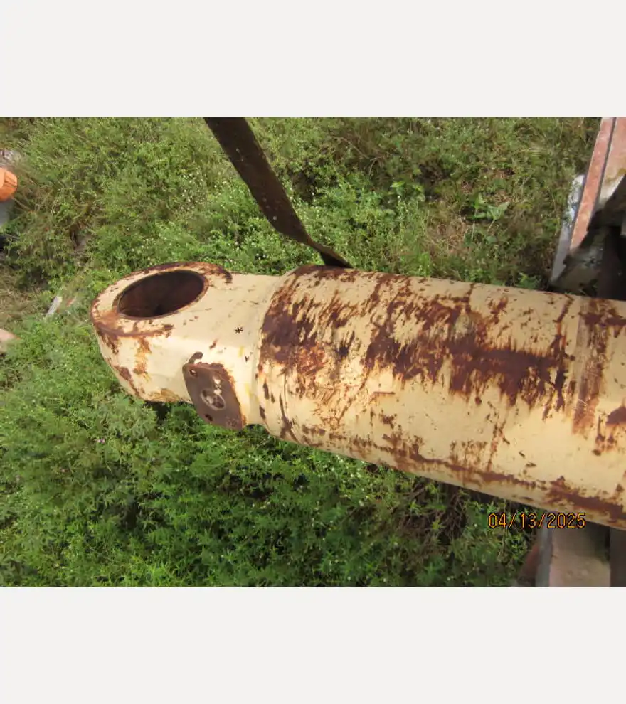  Komatsu ARM CYLINDER 707-01-XZ522 - Komatsu Excavators - komatsu-excavators-arm-cylinder-707-01-xz522-5aa1bf11-3.JPG