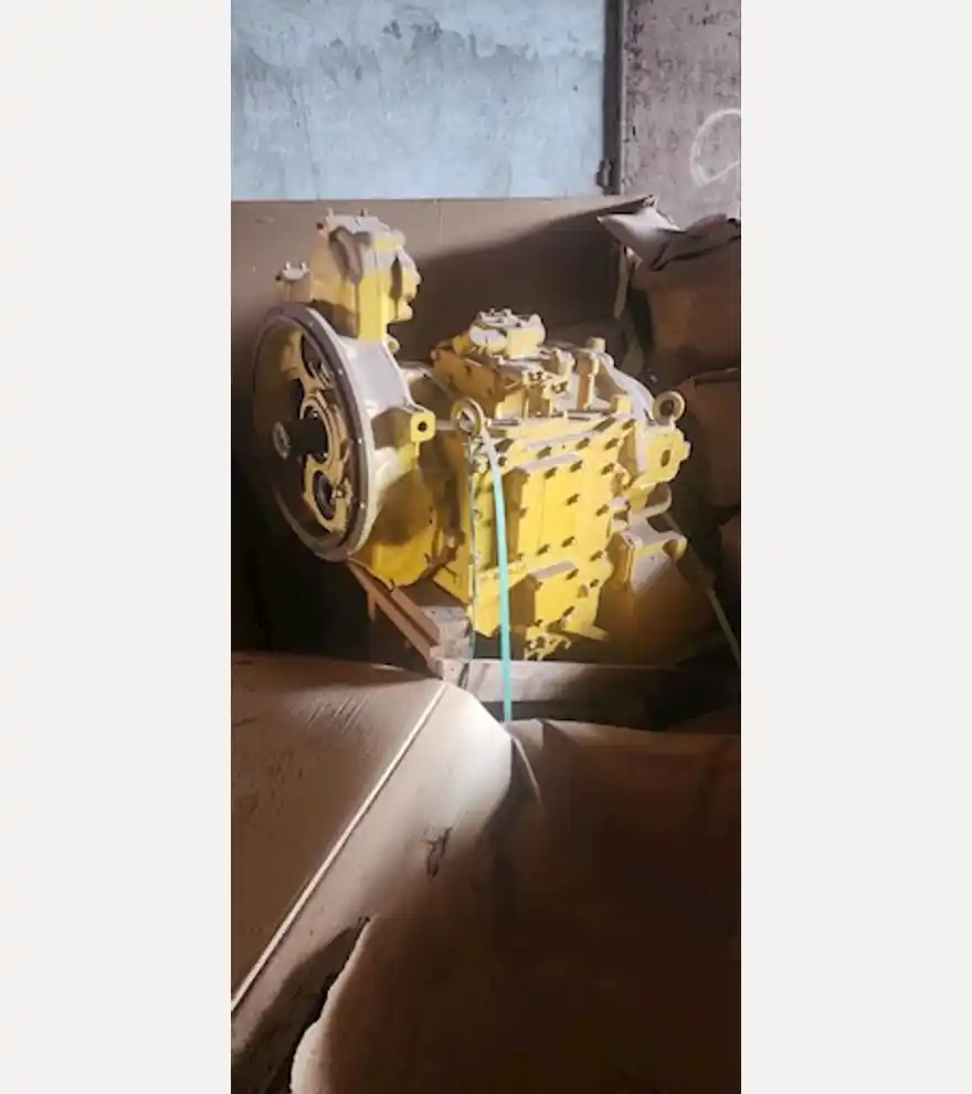  Komatsu Transmission 23B-15-00014 - Komatsu Other Construction Equipment - komatsu-other-construction-equipment-gd623a-a7272954-2.jpg