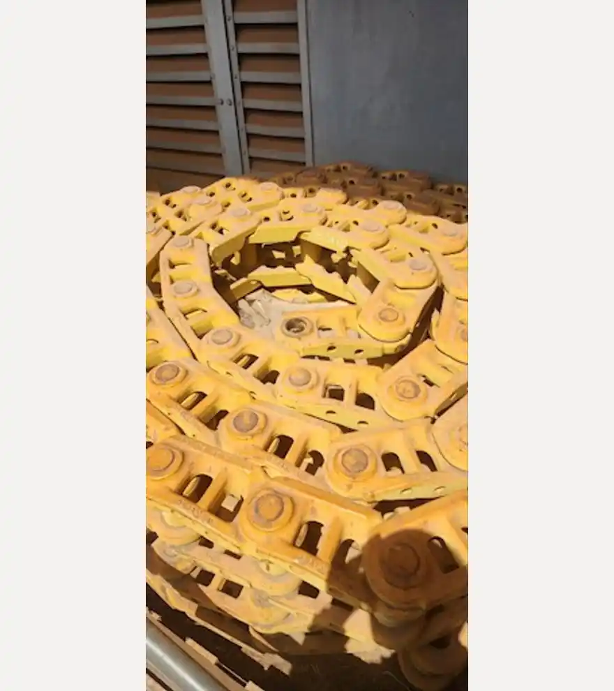  Komatsu Track Chain 62710740 - Komatsu Other Construction Equipment - komatsu-other-construction-equipment-track-chain-62710740-8c826227-2.jpg