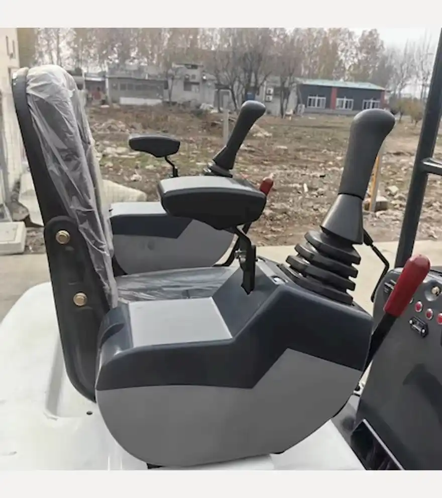  LADYS LA16Pro Mini Excavator CE/EPA/EURO 5 Kubota Engine Diesel/Electric Mini Excavators For Sale - LADYS Excavators - ladys-excavators-dy16pro-mini-excavator-epa-engine-mini-excavator-for-sale-93de79ba-3.jpg