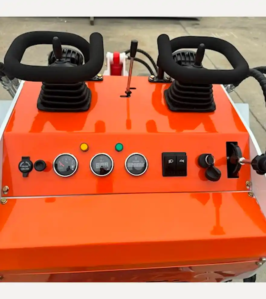  LADYS LA380 CE/EPA/EURO 5 Engine Mini Skid Steer Loader For Sale - LADYS Skid Steers - ladys-skid-steers-la380-mini-skid-steer-loader-for-sale-68e66222-6.jpg