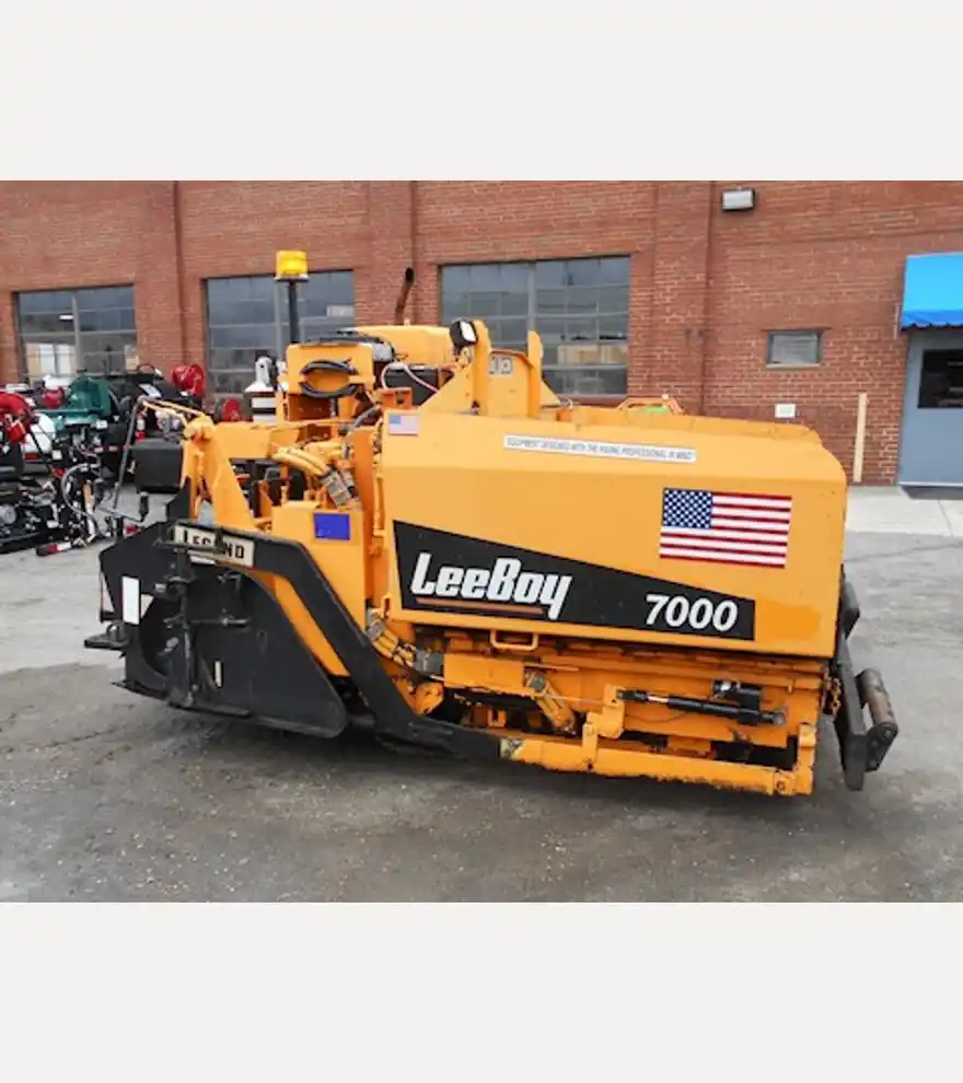 2007 LeeBoy 7000 Asphalt Paver - LeeBoy Asphalt & Conrete - leeboy-asphalt-conrete-7000-asphalt-paver-4bde151b-3.JPG