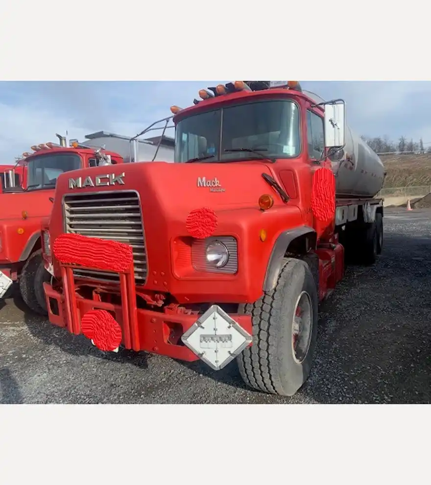 1991 Mack DM690 Asphalt Distributor Truck - Mack Asphalt & Conrete - mack-asphalt-conrete-dm690-asphalt-distributor-truck-2f20e6ad-2.jpg