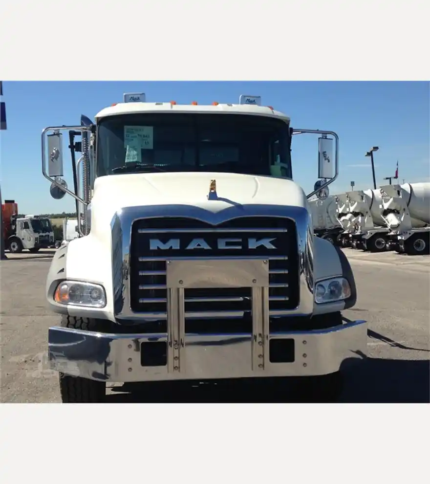 2016 Mack GRANITE GU813 - Mack Cab Chassis Trucks - mack-cab-chassis-trucks-granite-gu813-01010541-2.jpg