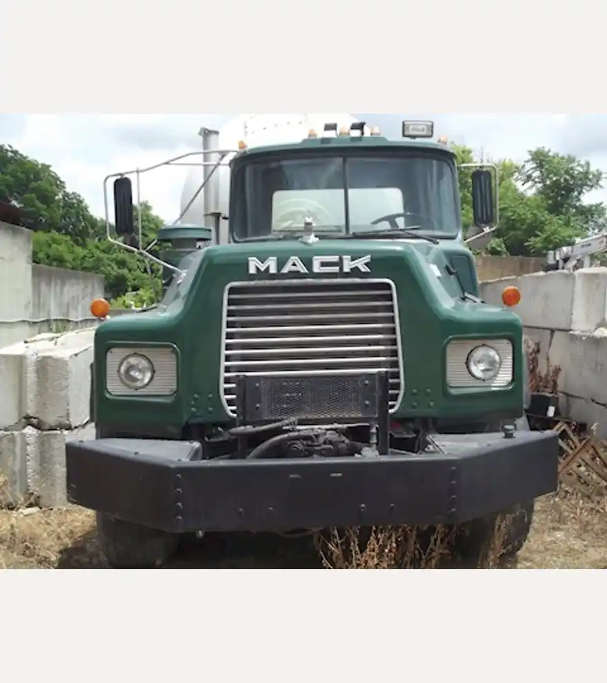 1993 Mack DM690S - Mack Concrete Mixers - mack-concrete-mixers-dm690s-96bc0c6d-1.JPG