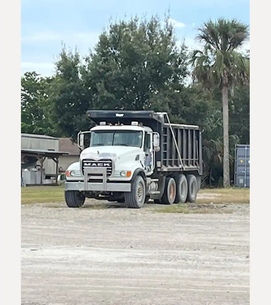 2005 Mack Granite Tri Axle Dump Truck - Mack Dump Trucks - mack-dump-trucks-granite-tri-axle-dump-truck-f692a381-1.jpg