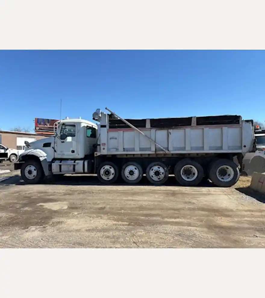 2014 Mack GU713 Quint Axle Dump Truck (Stk#: 3423) - Mack Dump Trucks - mack-dump-trucks-gu713-quint-axle-dump-truck-stk-3423-d765b09c-2.jpg