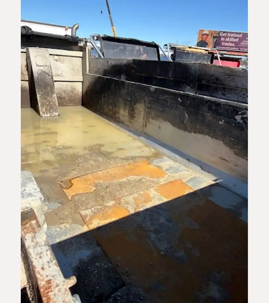 2014 Mack GU713 Quint Axle Dump Truck (Stk#: 3423) - Mack Dump Trucks - mack-dump-trucks-gu713-quint-axle-dump-truck-stk-3423-d765b09c-3.jpg