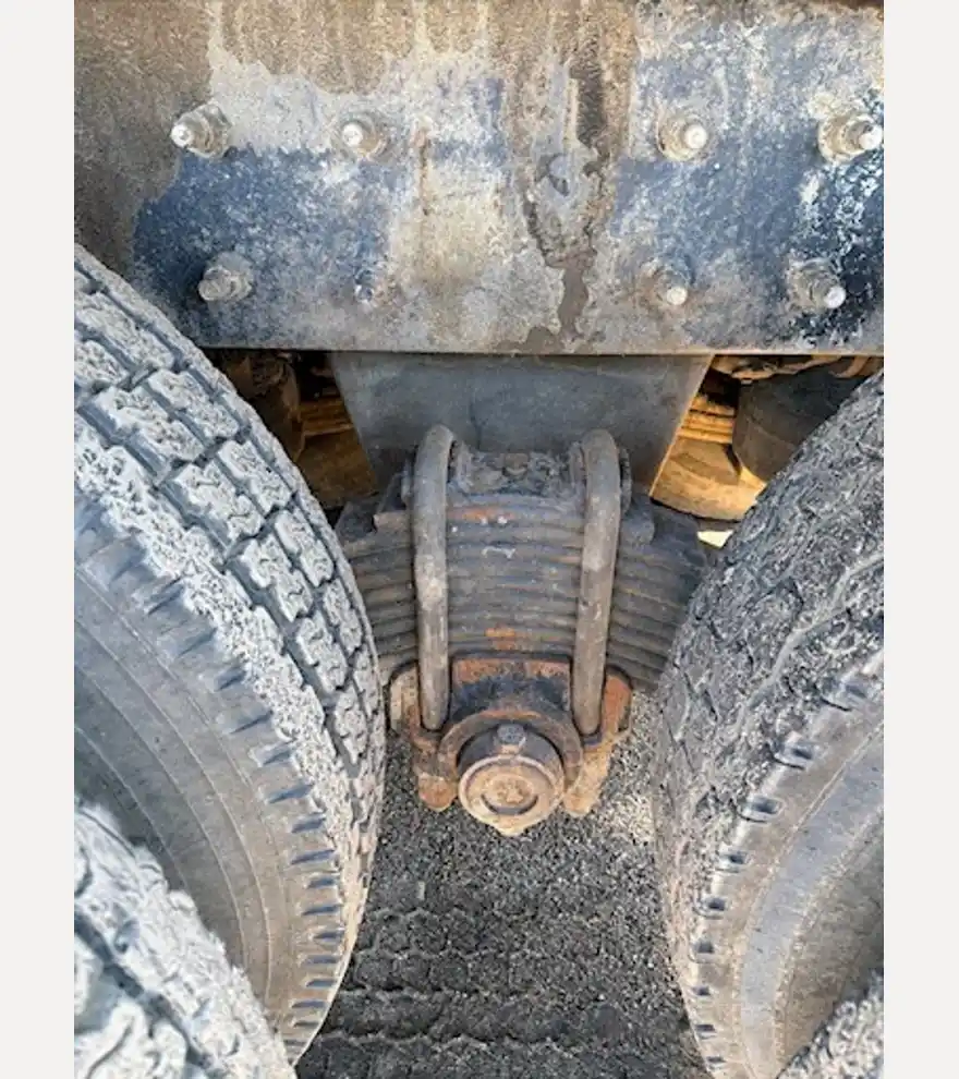 2014 Mack GU713 Quint Axle Dump Truck (Stk#: 3423) - Mack Dump Trucks - mack-dump-trucks-gu713-quint-axle-dump-truck-stk-3423-d765b09c-4.jpg