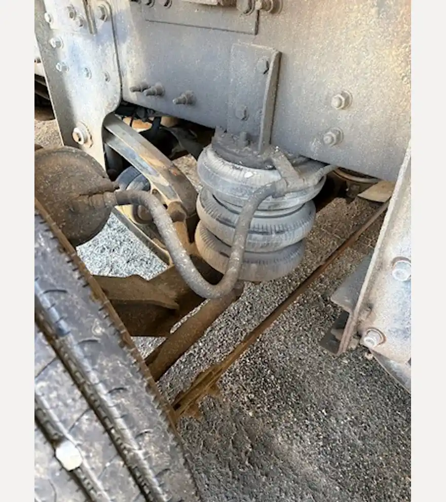 2014 Mack GU713 Quint Axle Dump Truck (Stk#: 3423) - Mack Dump Trucks - mack-dump-trucks-gu713-quint-axle-dump-truck-stk-3423-d765b09c-7.jpg