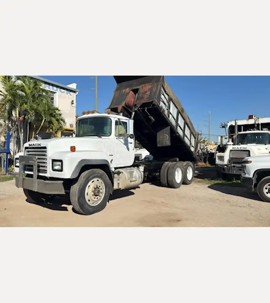 2001 Mack RD688 Dump Truck Tandem Axle - Mack Dump Trucks - mack-dump-trucks-rd688-dump-truck-tandem-axle-3cbba2d2-1.jpeg